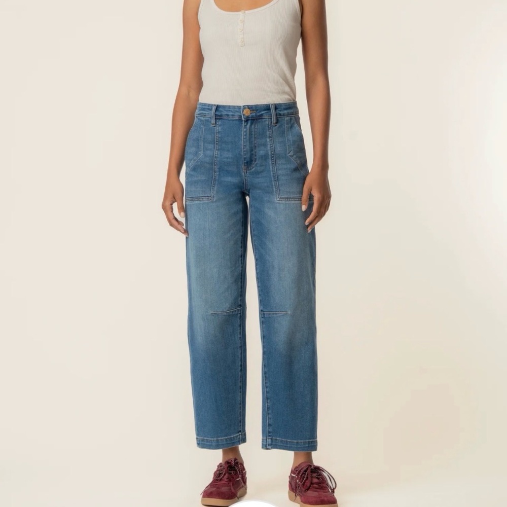 Kut from the Kloth Ashton barrel Leg Jeans in Medium Blue
